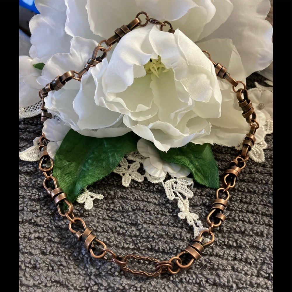 🆕HANDCRAFTED NECKLACE IN A BRONZE/COPPER TONE FINISH More photos coming